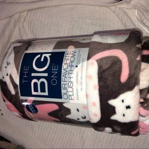 Brand new “The Big One” throw from Kohls gray with cats